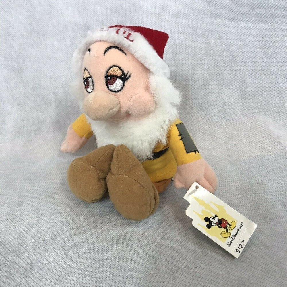 NWT Disney Snow White Christmas Santa Holiday BASHFUL Bean Bag Plush Toy 10"